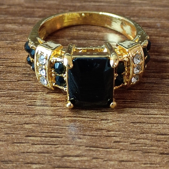 Vintage Glam Gold Tone Black Emerald Cut Rhinestone Cocktail Statement Ring 9 - Picture 6 of 7